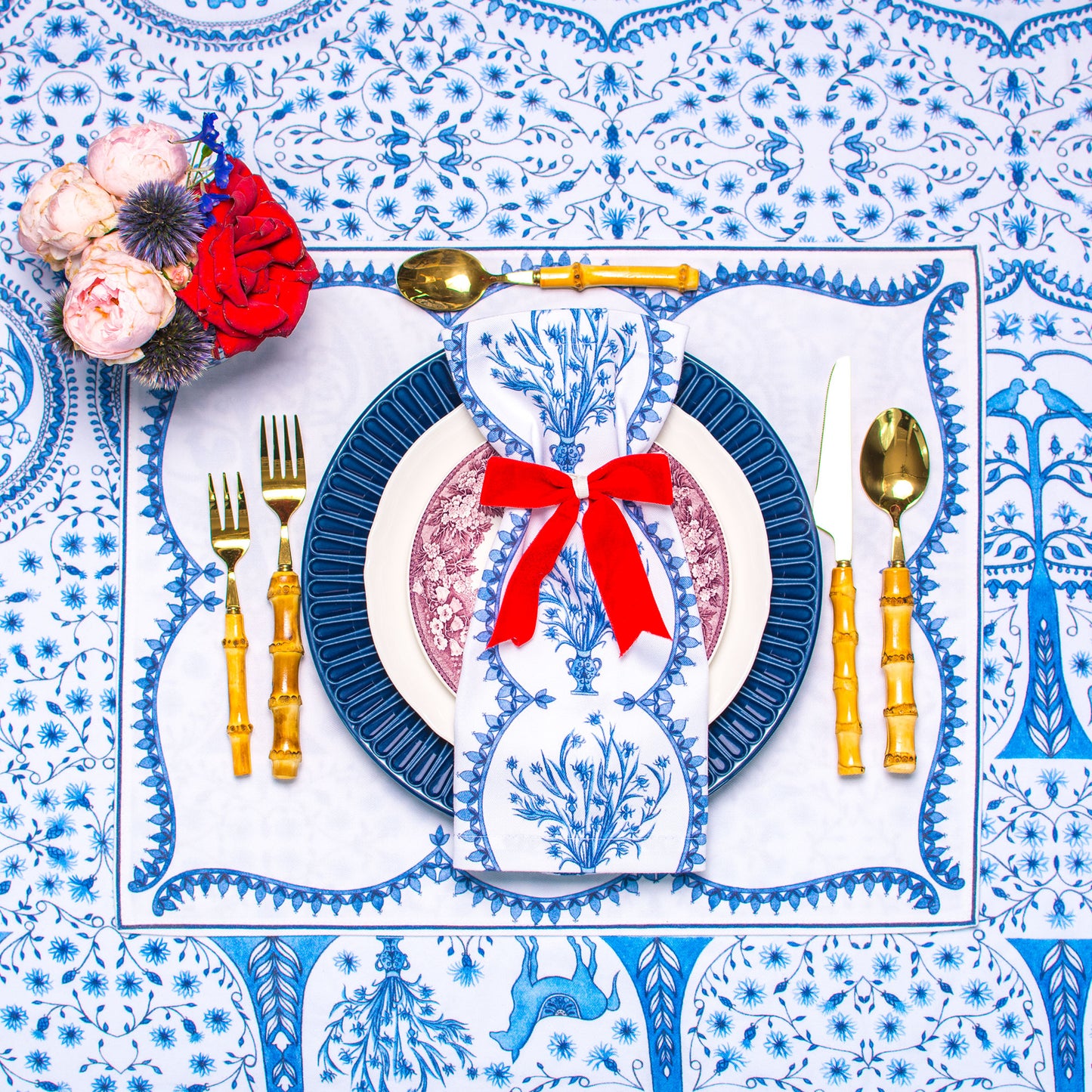 BOUQUET NAPKINS & SCALLOP PLACEMATS { Set of 4 }