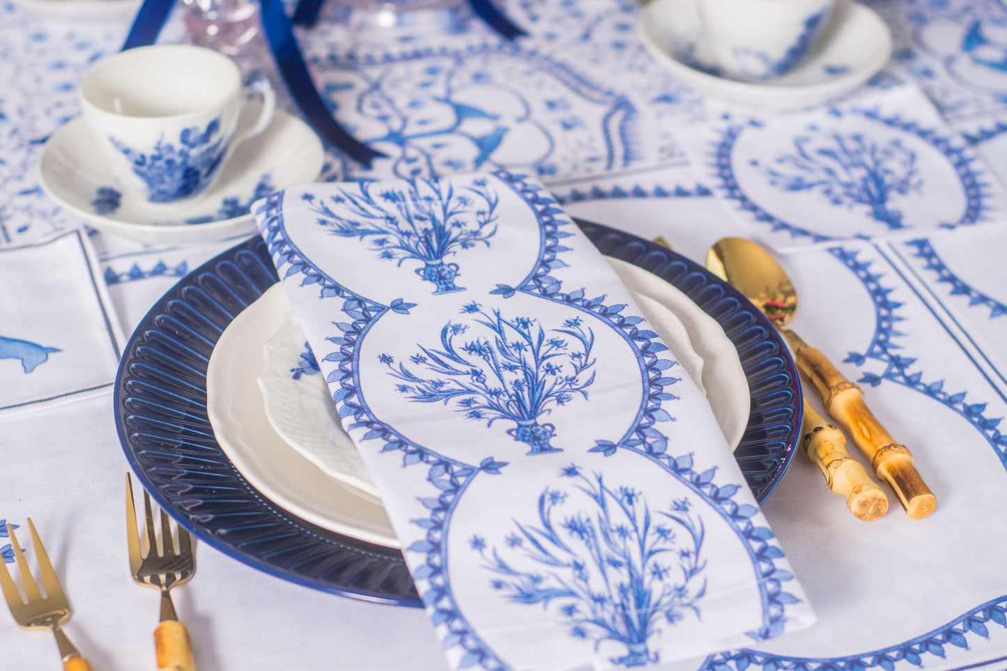 BOUQUET NAPKINS & SCALLOP PLACEMATS { Set of 4 }
