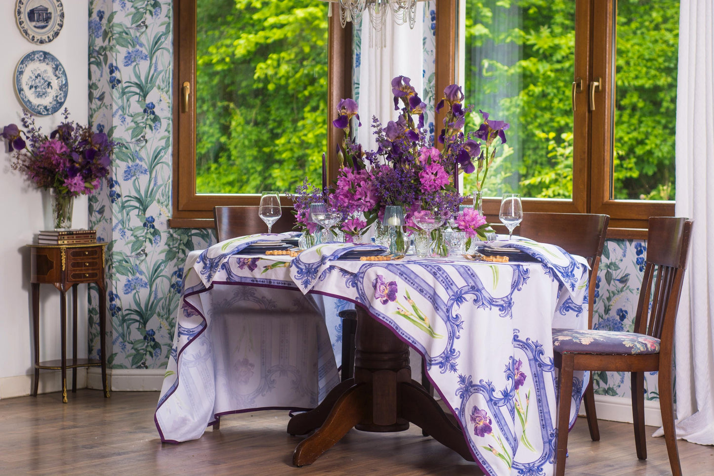 REFLECTION OF BEAUTY IRIS TABLECLOTH