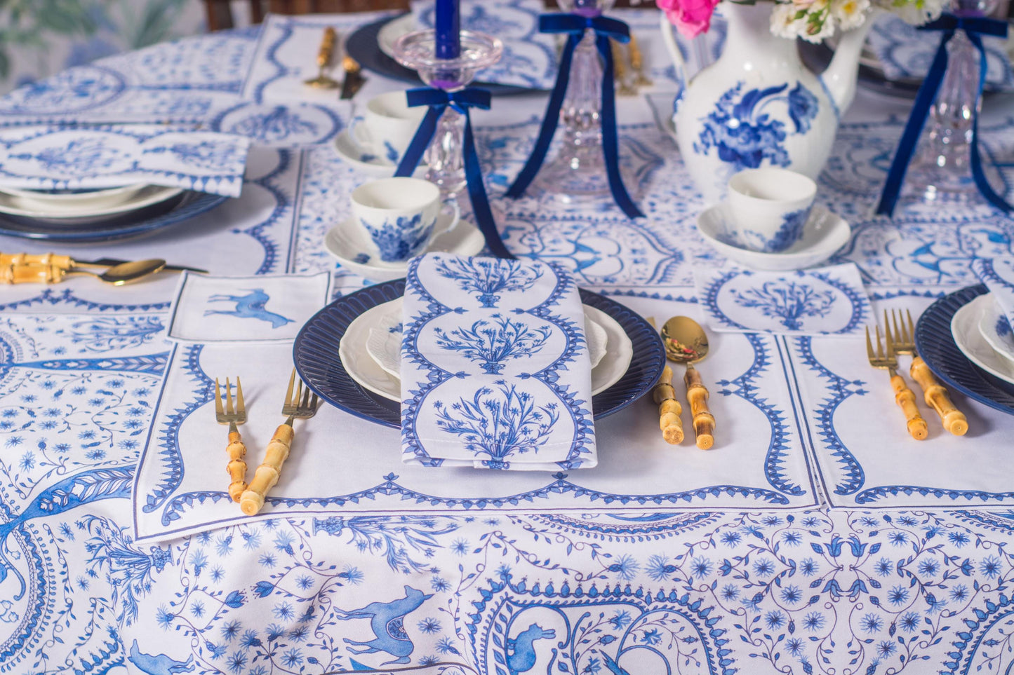 BOUQUET NAPKINS & SCALLOP PLACEMATS { Set of 4 }