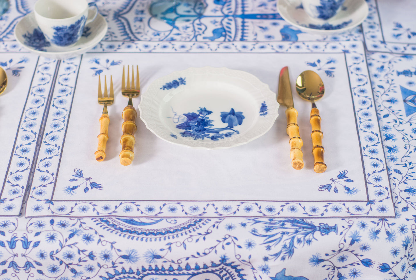 BLUE CORNFLOWER GARLAND PLACEMATS