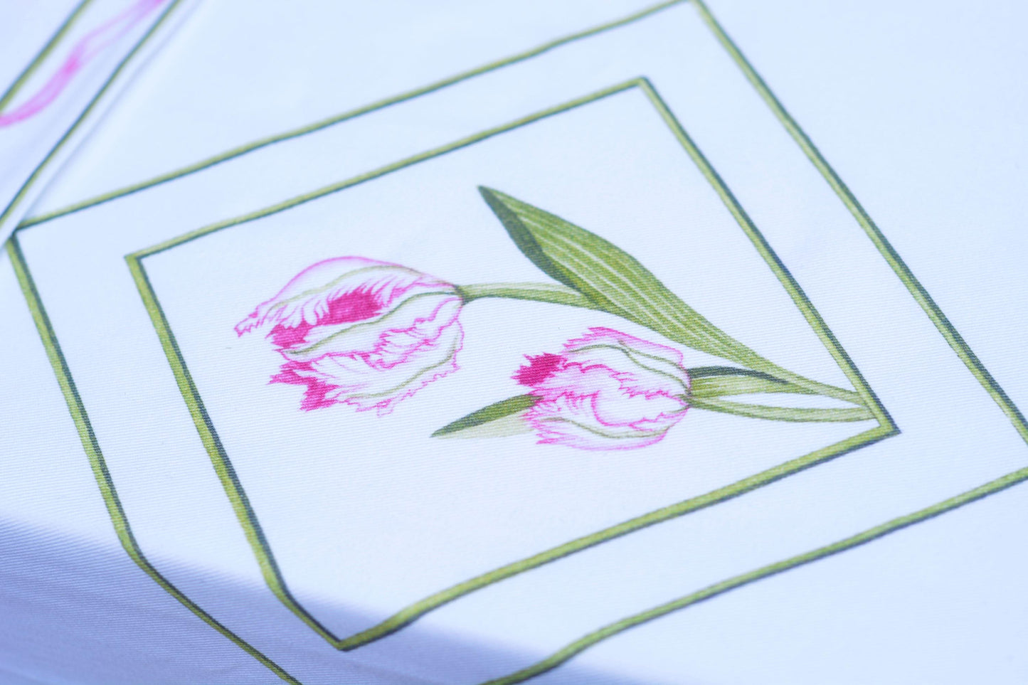 PARROT TULIP TABLE LINEN
