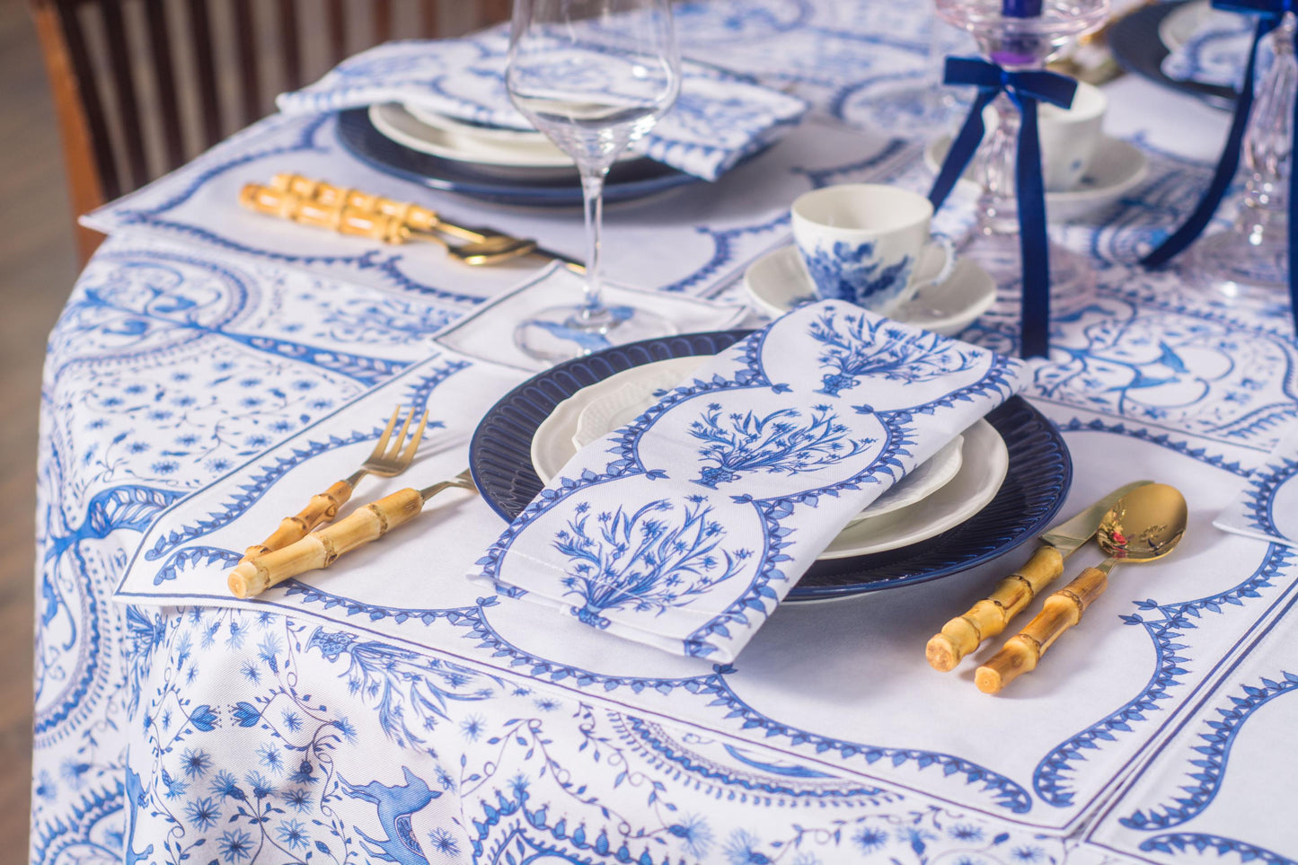 BOUQUET NAPKINS & SCALLOP PLACEMATS { Set of 4 }