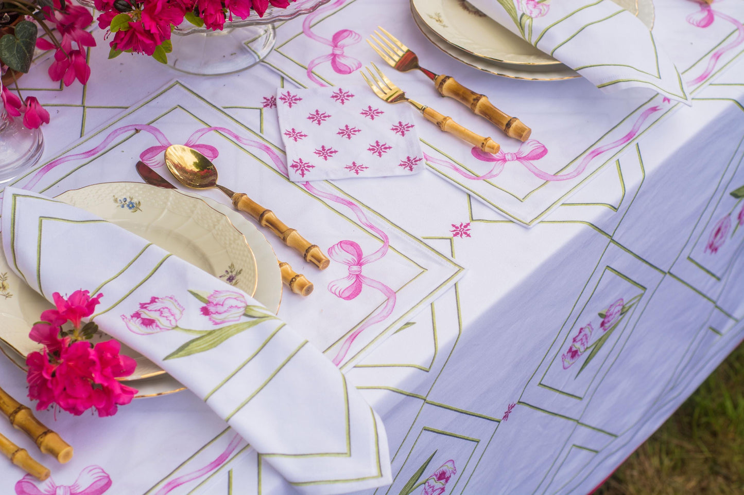 PARROT TULIP DINNER NAPKINS& PLACEMATS { Set of 4 }