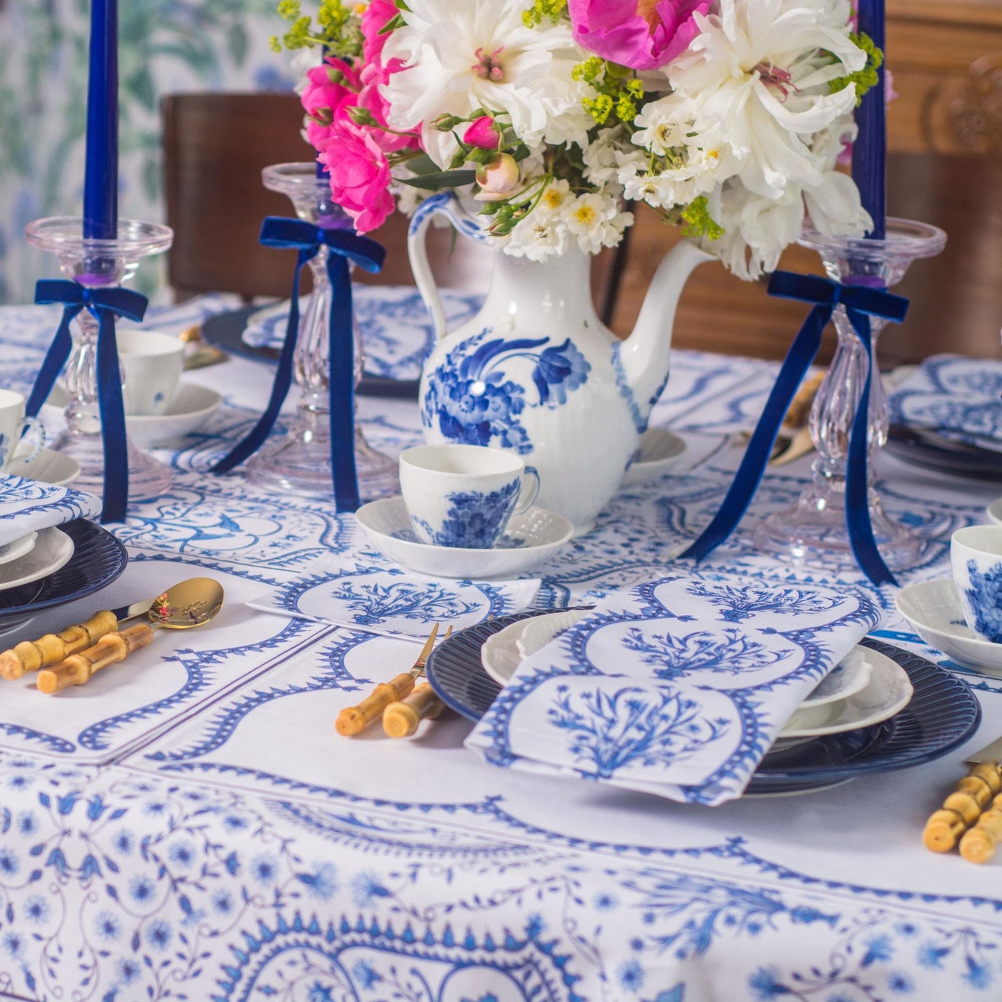BLUE & WHITE BOUQUET TEA NAPKINS