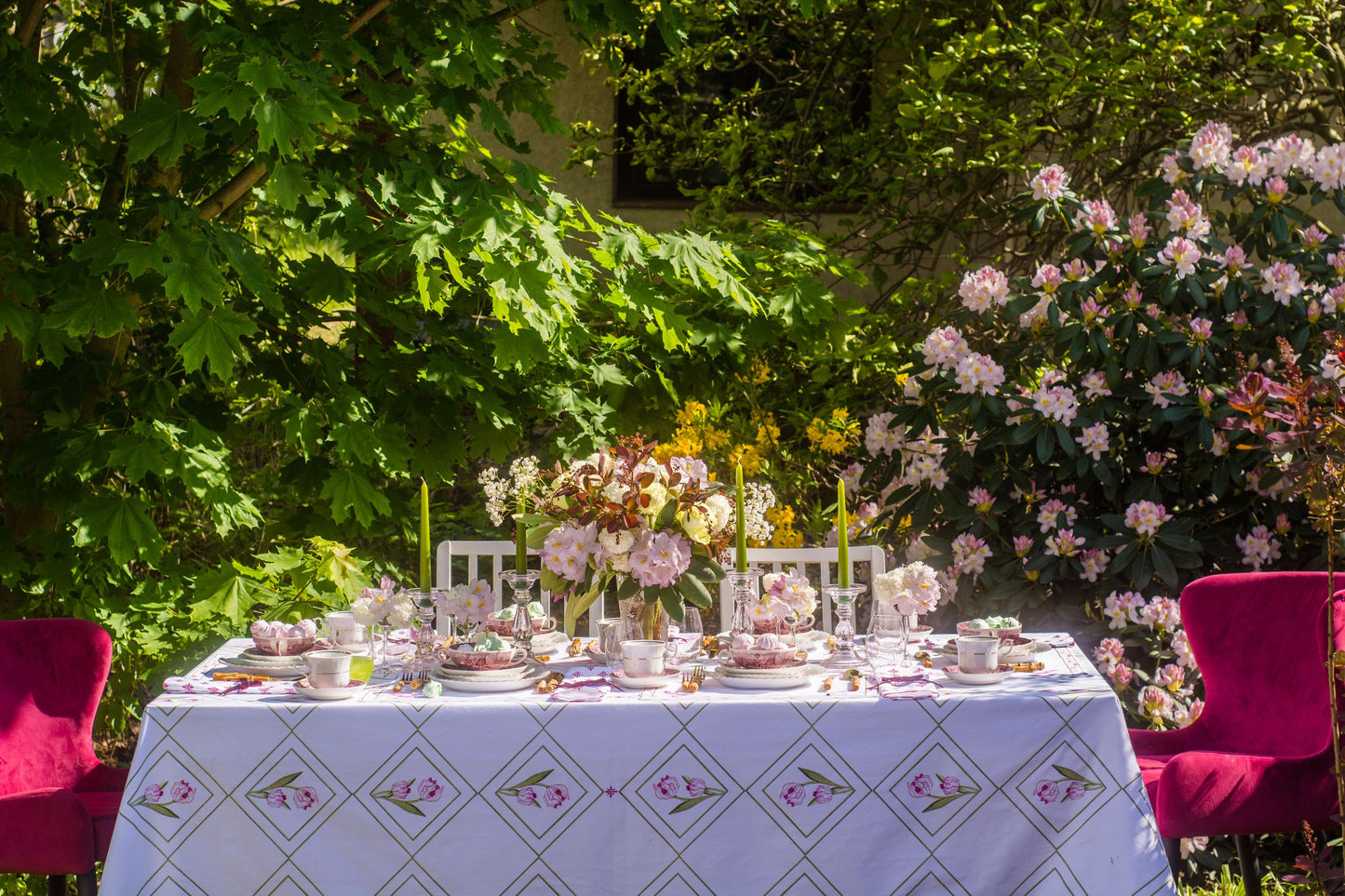 PARROT TULIP TABLE LINEN