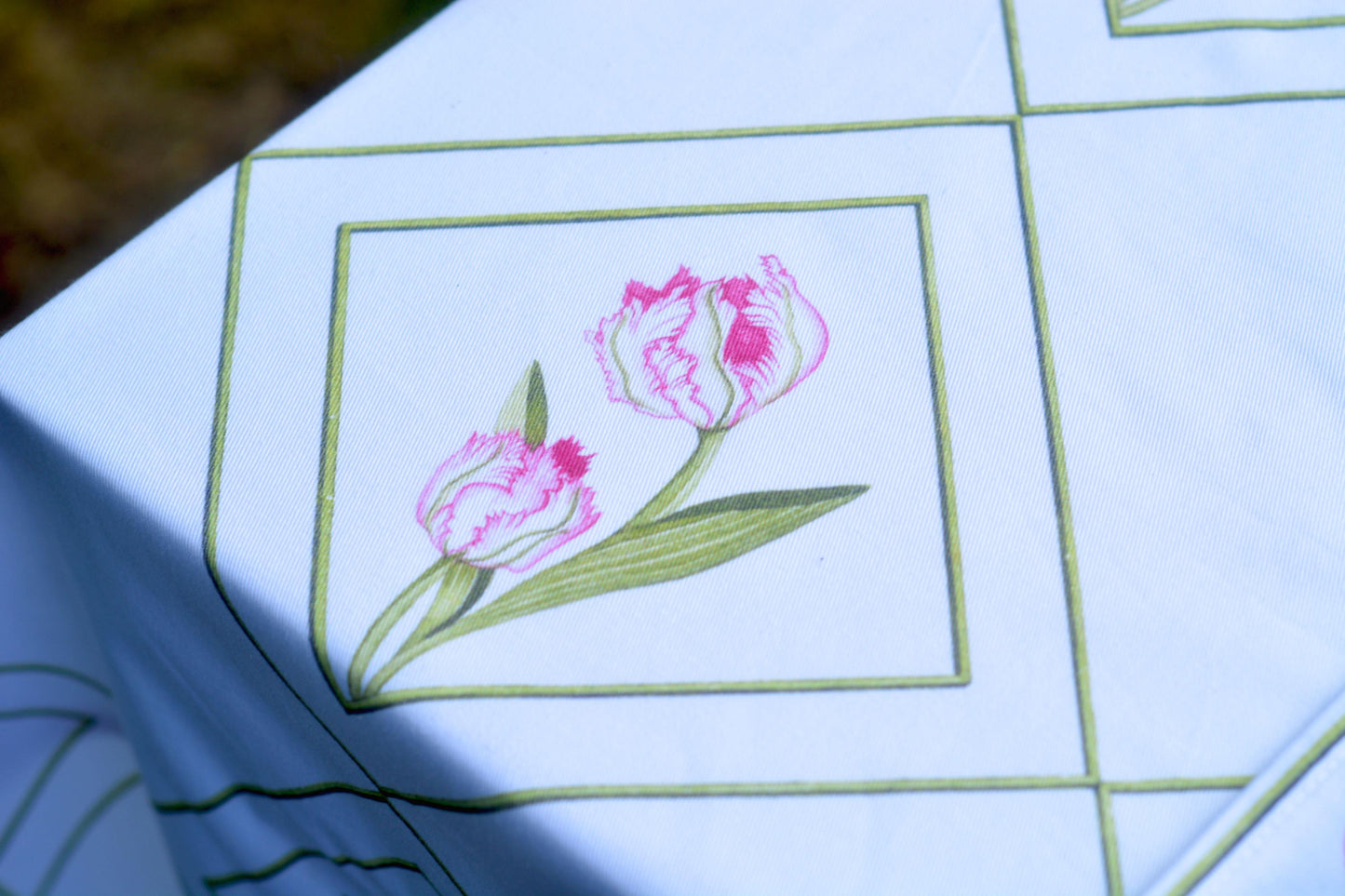 PARROT TULIP TABLE LINEN
